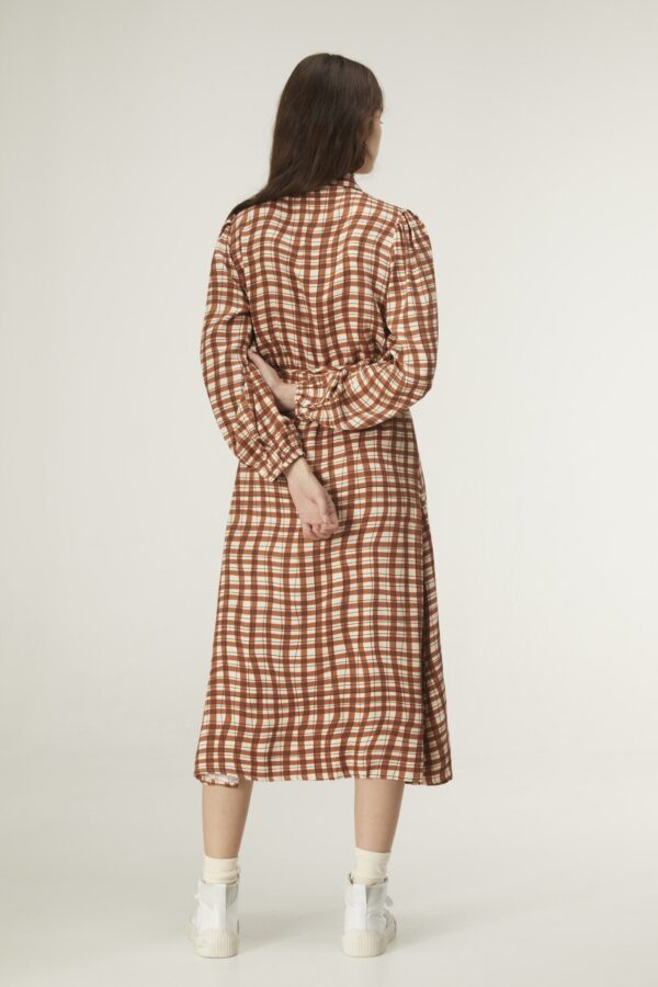 Vestido midi camisero con cinturón y estampado de cuadros - Imagen 2